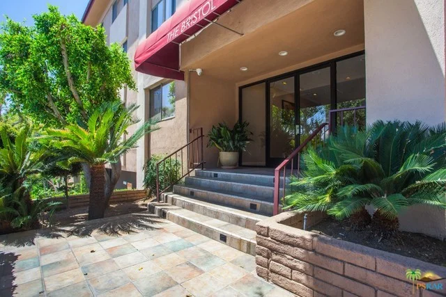 1121 Olive #210, West Hollywood, CA 90069