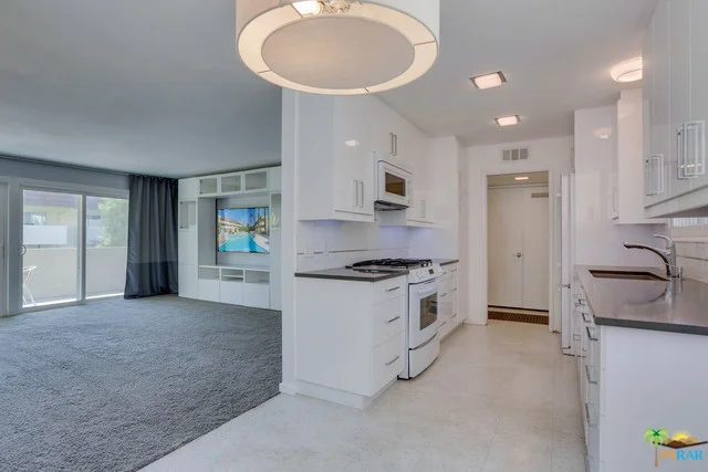 2300 Palm Canyon #22, Palm Springs, CA 92264