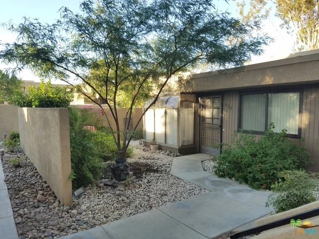 428 Bradshaw #44, Palm Springs, CA 92262