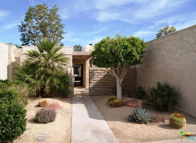 876 Calle De Mimosas, Palm Springs, CA 92262