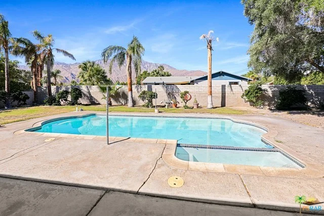 2601 Cerritos, Palm Springs, CA 92262