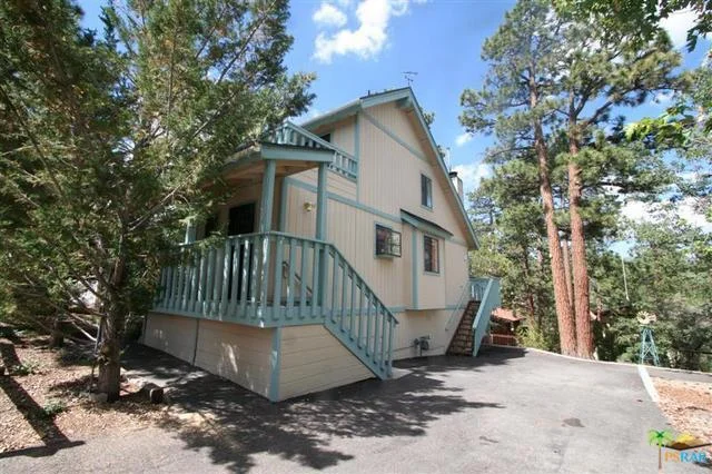 854 Riverside, Sugarloaf, CA 92386