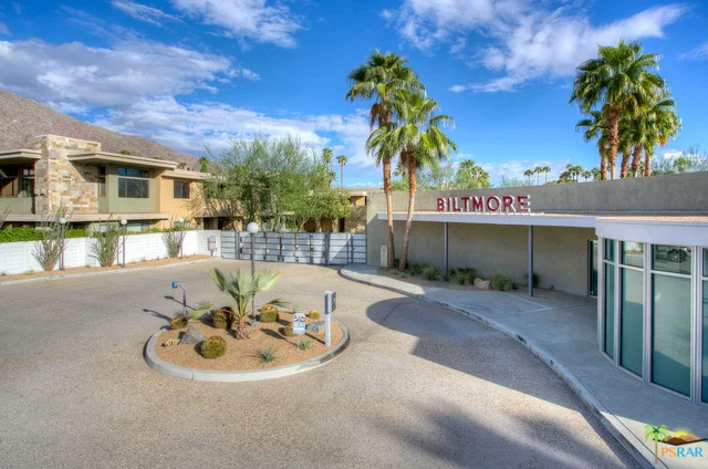 780 Palm Canyon #202, Palm Springs, CA 92264