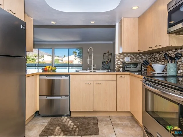 2727 S Sierra Madre 6, Palm Springs, CA 92264