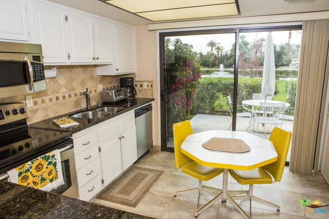 5637 Los Coyotes #25, Palm Springs, CA 92264