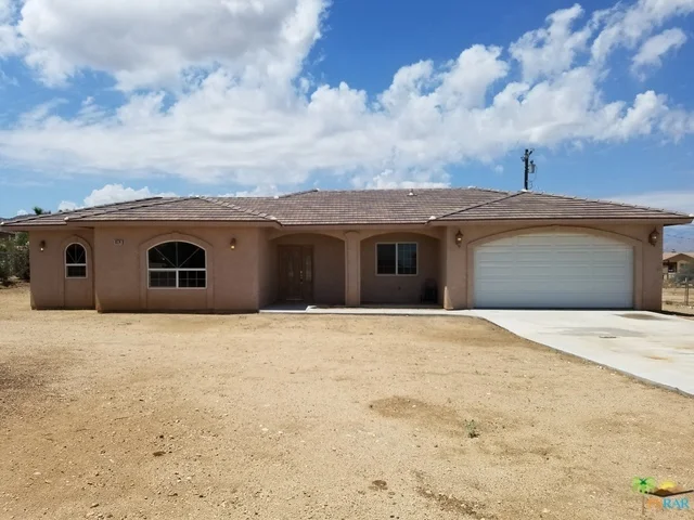 8574 San Vicente, Yucca Valley, CA 92284