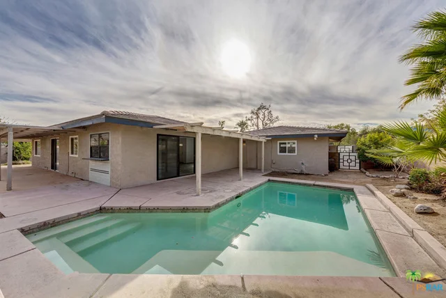 2300 Del Lago, Palm Springs, CA 92262