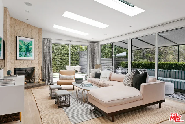 2580 Greenvalley, Los Angeles, CA 90046
