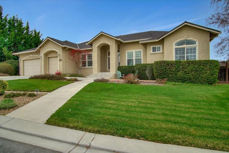 899 Oak Creek, Hollister, CA 95023