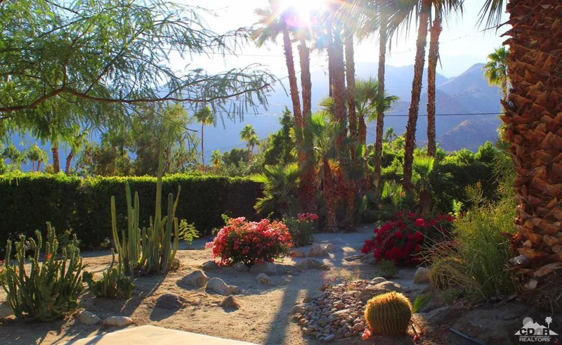 301 Via Escuela, Palm Springs, CA 92262