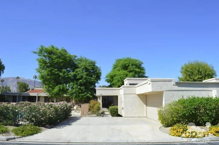 225 Via Reneca, Palm Desert, CA 92260