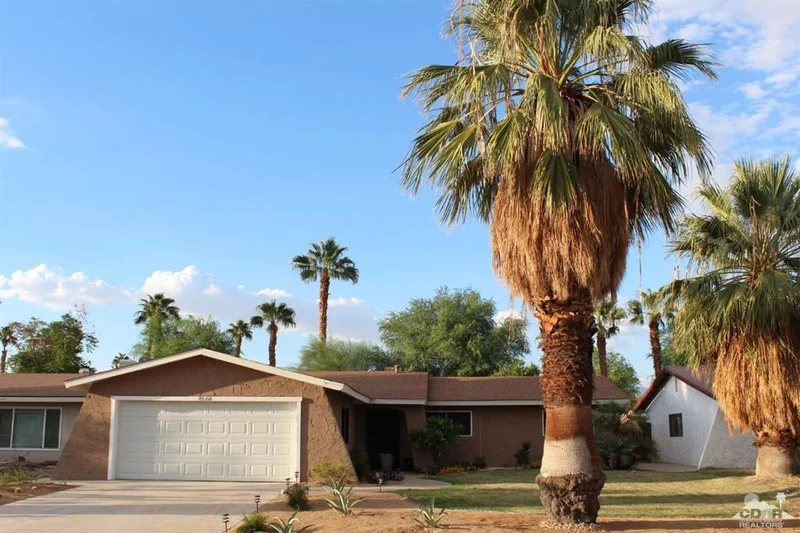 76968 New York, Palm Desert, CA 92211