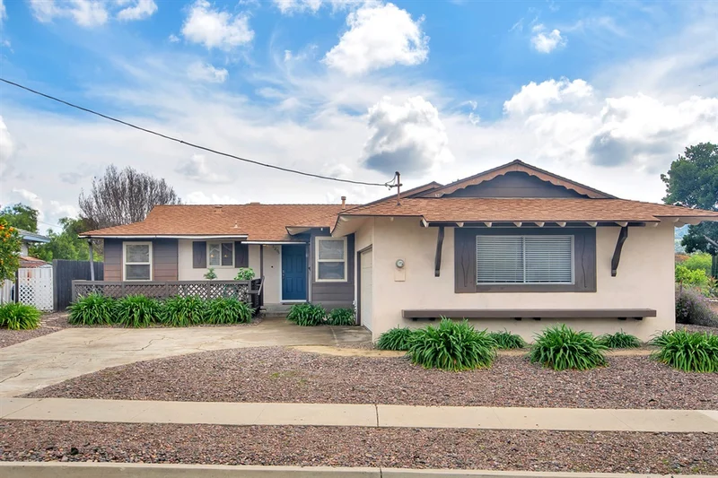 6205 Broadmoor Dr., La Mesa, CA 91942