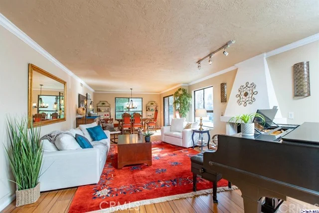 10331 Riverside #103, Toluca Lake, CA 91602