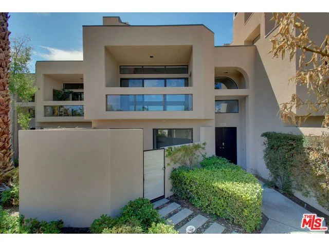 882 Village, Palm Springs, CA 92262