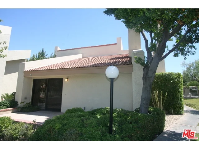 2950 Escoba #H, Palm Springs, CA 92264