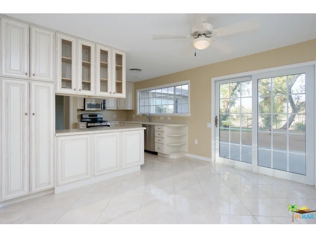 43220 Illinois, Palm Desert, CA 92211
