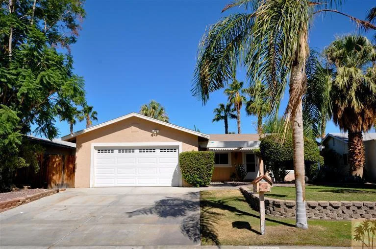 76908 New York, Palm Desert, CA 92211