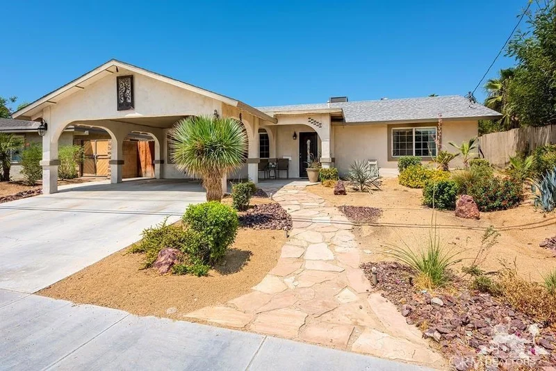 77090 New York, Palm Desert, CA 92211