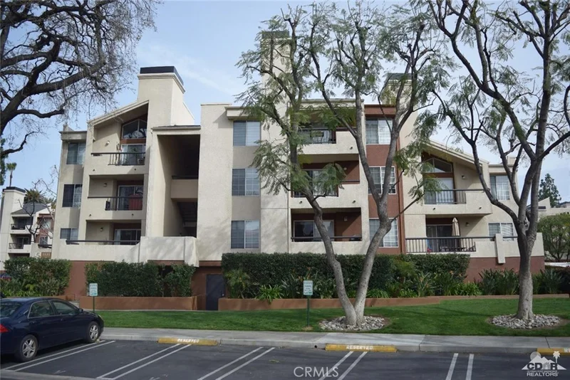 5535 Canoga #313, Woodland Hills, CA 91367