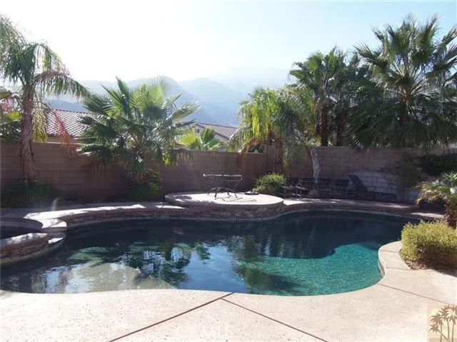 861 Summit, Palm Springs, CA 92262