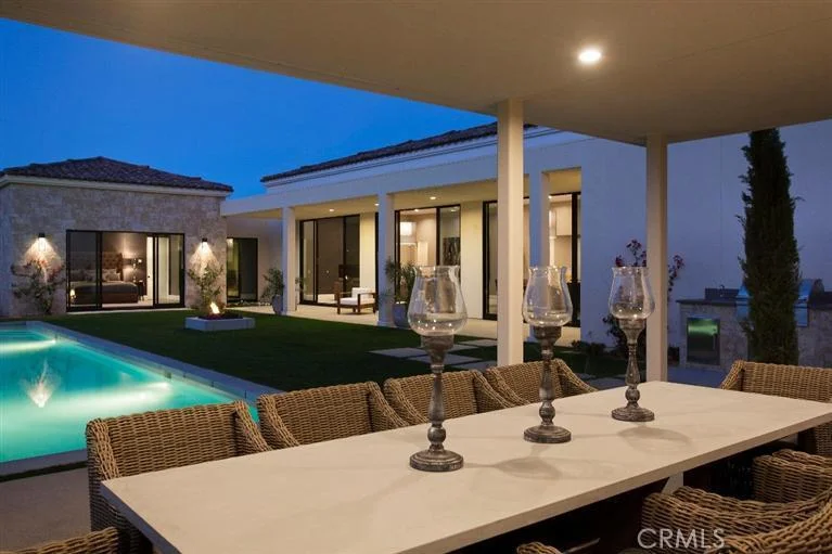 1042 Bella Vista, Palm Springs, CA 92264