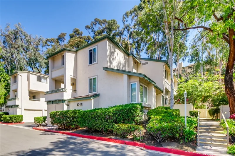 8767 Gilman Dr #B, La Jolla, CA 92037