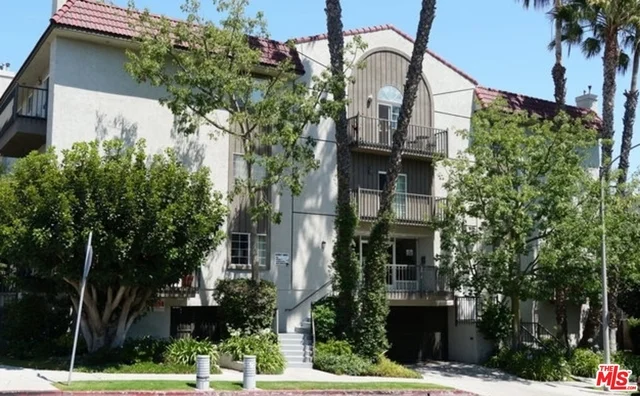 102 Manhattan #111, Los Angeles, CA 90004