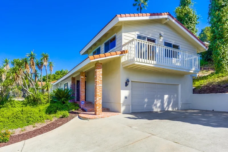 909 Donnan Pl, Vista, CA 92084