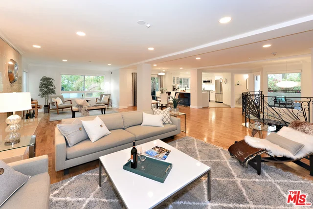 1177 Wellesley #101, Los Angeles, CA 90049