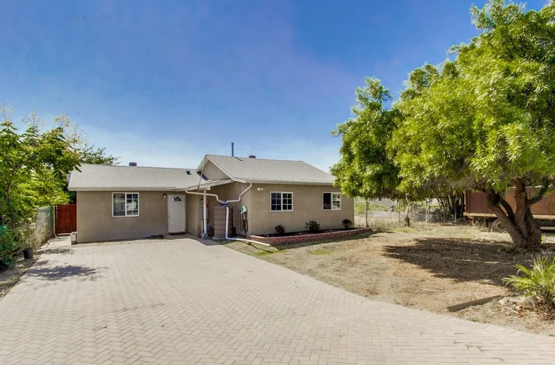 8757 Valencia St, Spring Valley, CA 91977