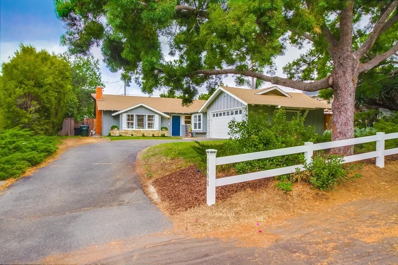 1008 Orleavo Dr, Vista, CA 92084