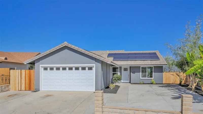 8530 Parkbrook Ln, San Diego, CA 92114