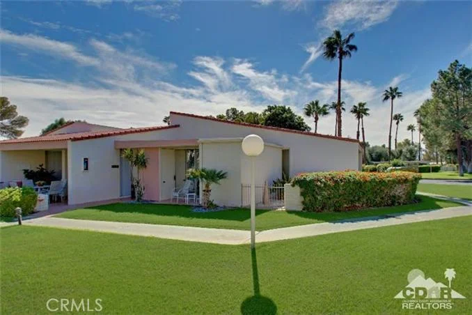 2526 Whitewater Club #D, Palm Springs, CA 92262
