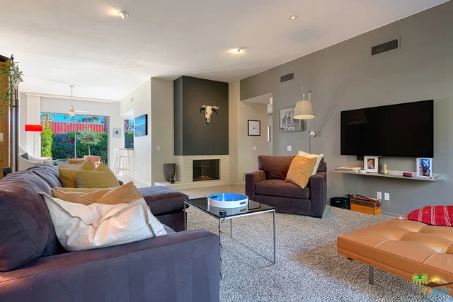 555 Baristo #C28, Palm Springs, CA 92262