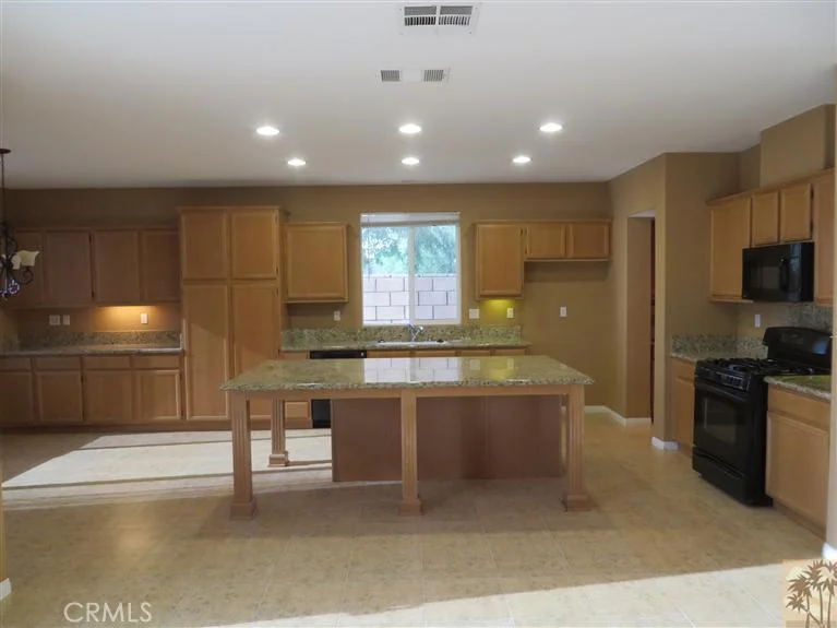 42683 Della, Indio, CA 92203
