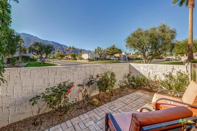 560 Sunshine, Palm Springs, CA 92264