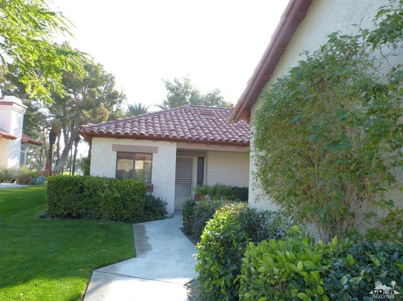 102 Sarona, Palm Desert, CA 92211