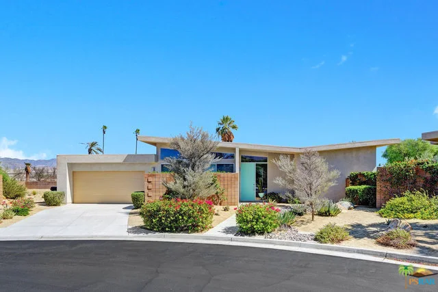 2726 Alexander Club, Palm Springs, CA 92262