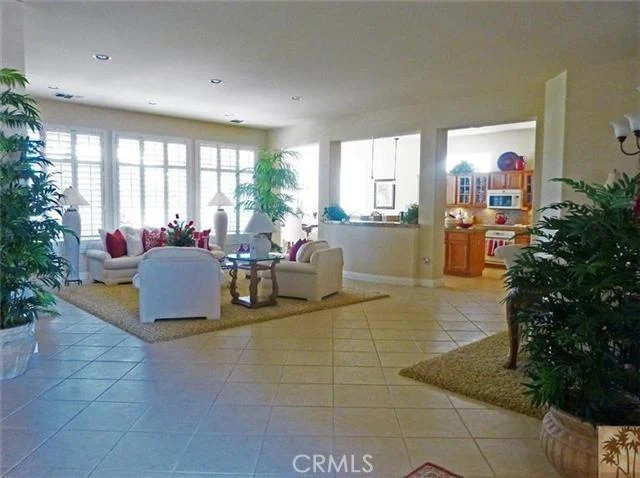 78136 Hollister, Palm Desert, CA 92211