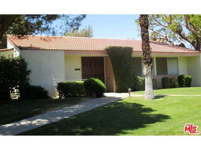 2539 Whitewater Club #B, Palm Springs, CA 92262