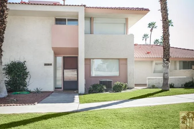 2530 Whitewater Club #F, Palm Springs, CA 92262