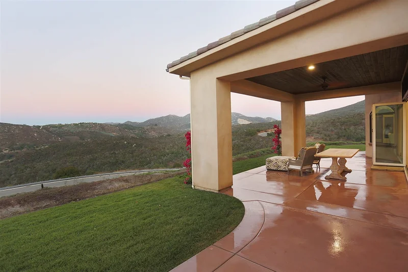 2260 Panoramic Way, Vista, CA 92084