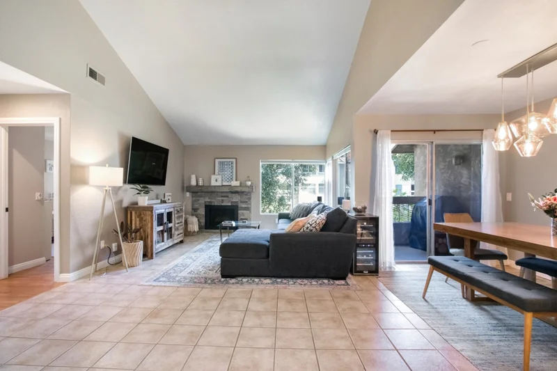 10325 Caminito Cuervo #207, San Diego, CA 92108