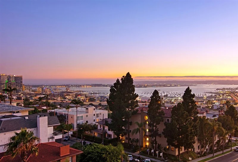 230 W Laurel St #905, San Diego, CA 92101