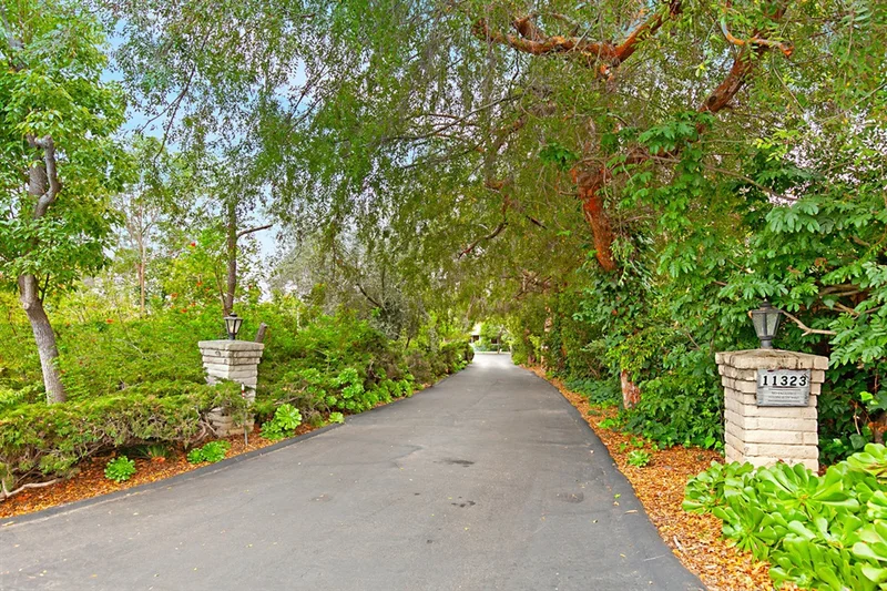 11323 Rolling Hills Dr., El Cajon, CA 92020