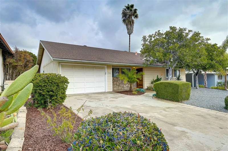 1908 Golden Circle Dr, Escondido, CA 92026