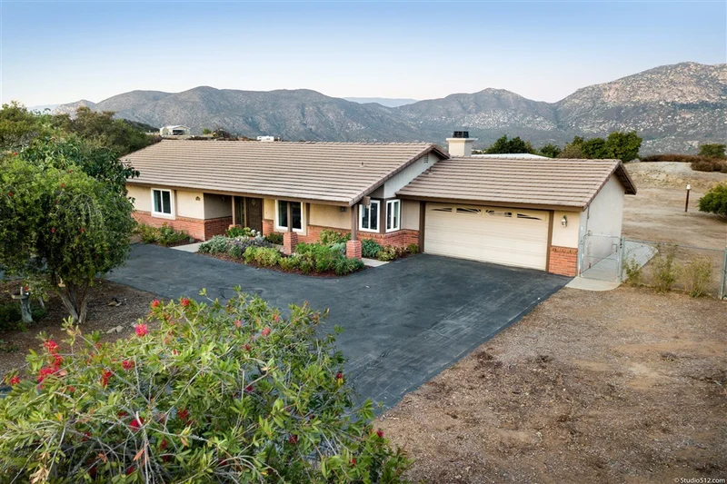 27421 Carlata Ln, Valley Center, CA 92082