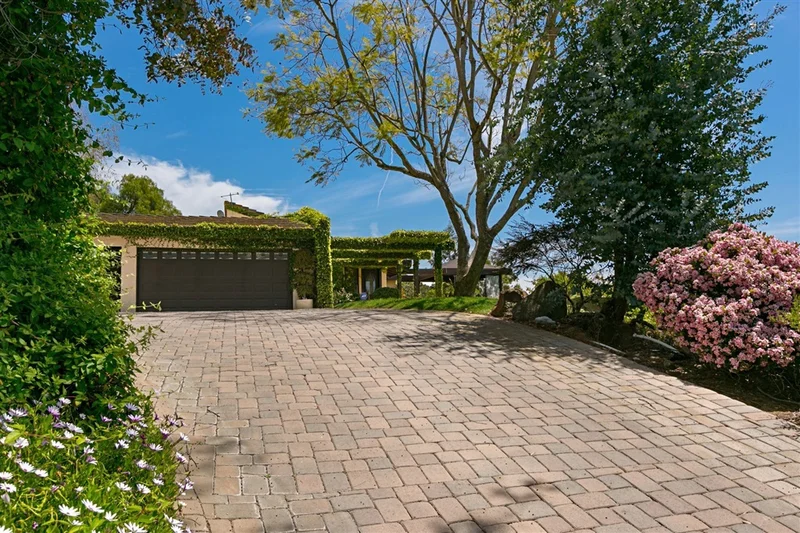 1138 Little Gopher Canyon Road, Vista, CA 92084