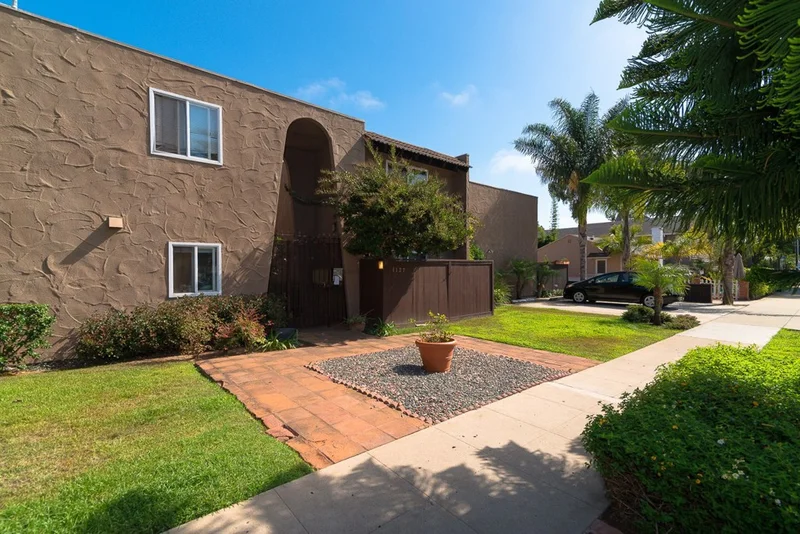 1127 Thomas Avenue #8, San Diego, CA 92109